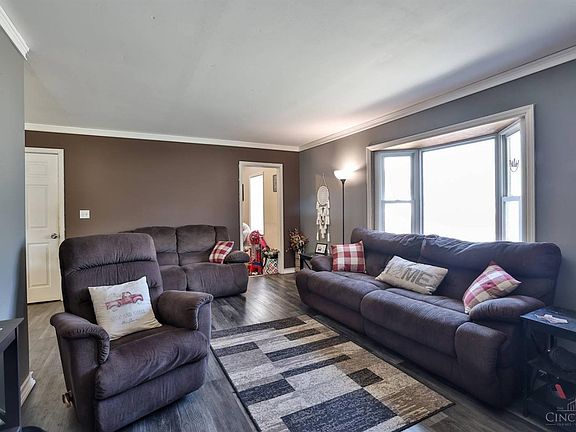 4th image of 318 Whitewater Dr