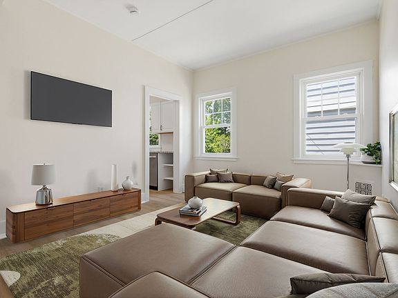 5th image of 84 Sherwood Pl Floor 1