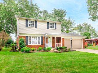 21557 Canterbury Ave, Grosse Ile, MI 48138