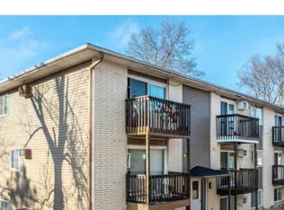 330 29th Street Dr SE APT 1, Cedar Rapids, IA 52403