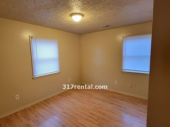 3rd image of 3120 Priscilla Ave