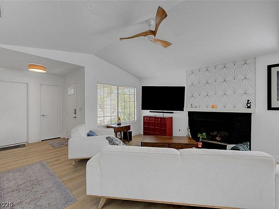 3rd image of 2547 Wolverton Ave