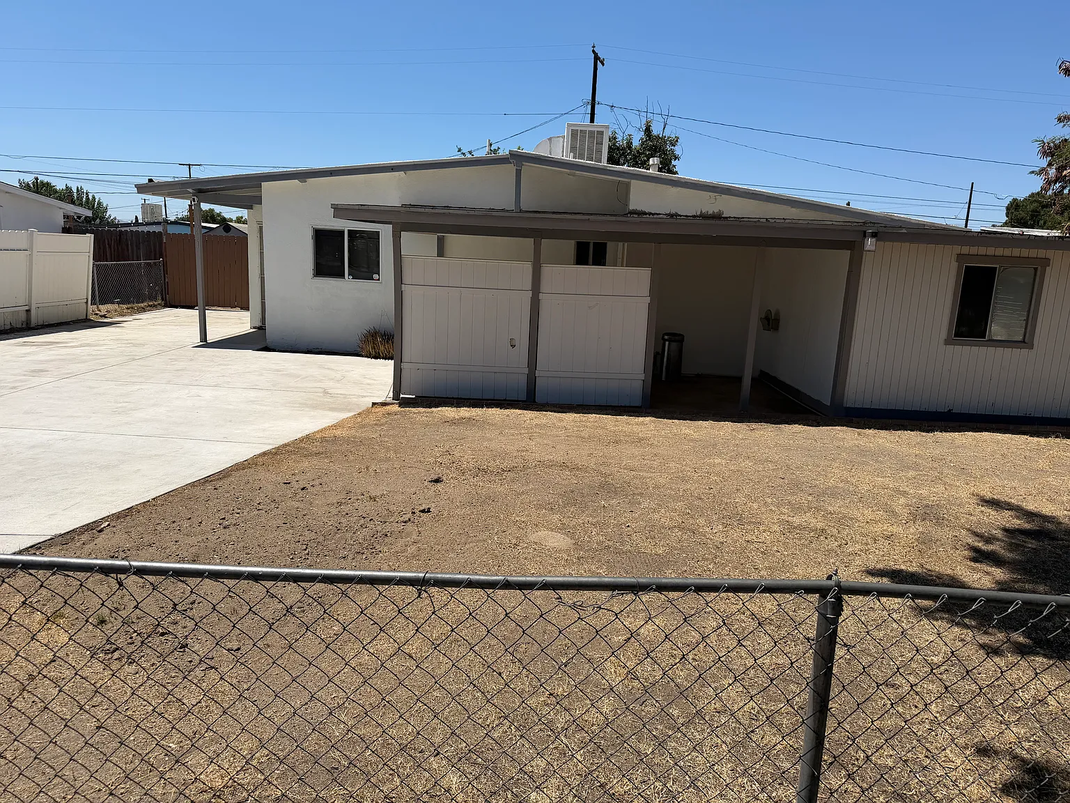 3 bed, 1254 sqft, $2,300 — Photo 2