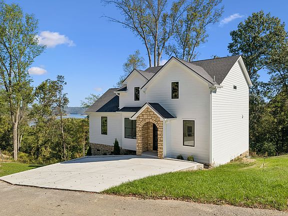 3rd image of 550 Davidson Rd