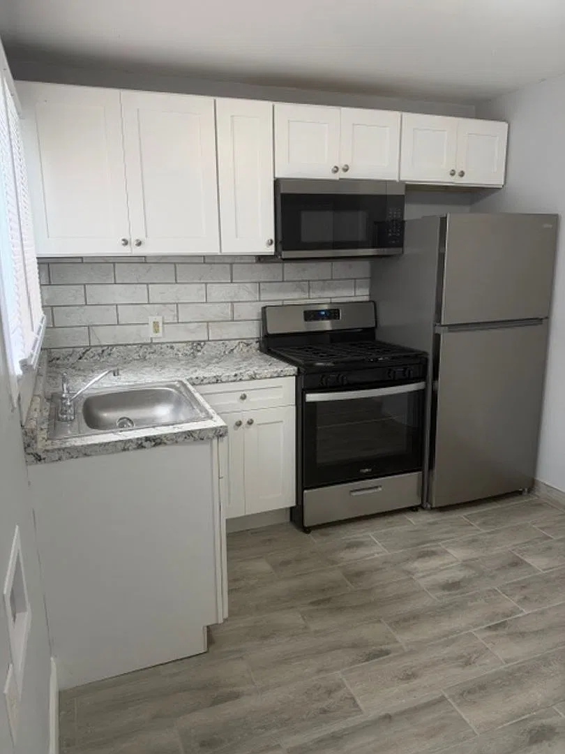 Absolutely Adorable two bedroom is move in ready! — Photo 4