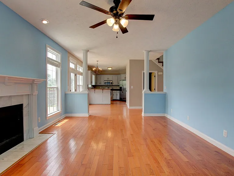 716 Cavalier Dr — Photo 46