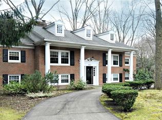 2402 Stockbridge Rd, Akron, OH 44313