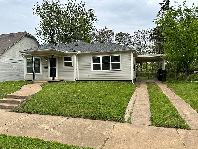 1213 W Walker St — Photo 2