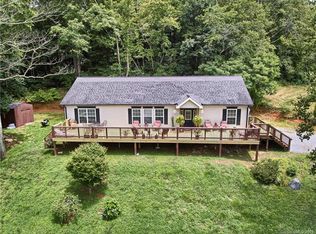 101 Deer Pointe Dr, Flat Rock, NC 28731