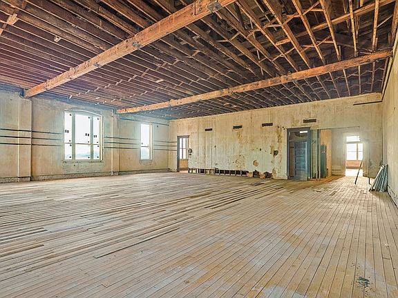 2nd image of 125 S Waco St #2