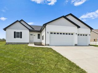 3548 Tower Ct, Clinton, IA 52732