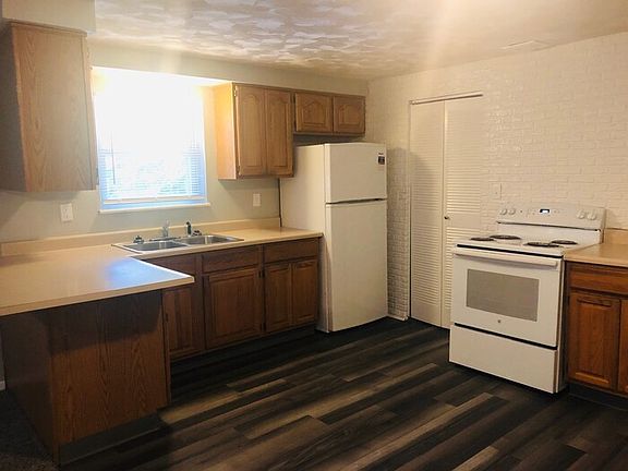 3rd image of 5809 Handel Ct