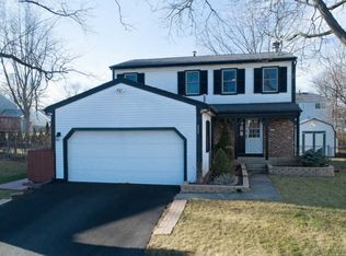 684 Iroquois Trl, Carol Stream, IL