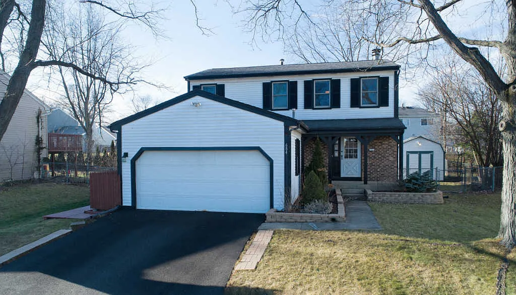 684 Iroquois Trl photo 1