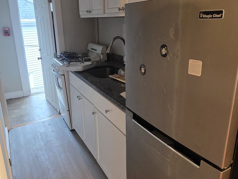 1st image of 66 Cabot St APT 3R