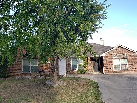 2nd image of 204 Windy Knoll Ln