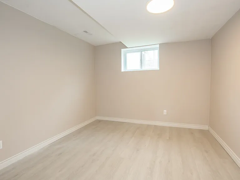 55 Marshall Ave — Photo 13