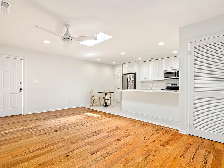 113 N College St #202 — Photo 3