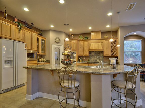 3rd image of 1079 Venezia Dr