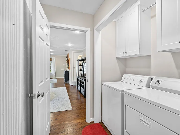 9203 Livenshire Dr — Photo 12