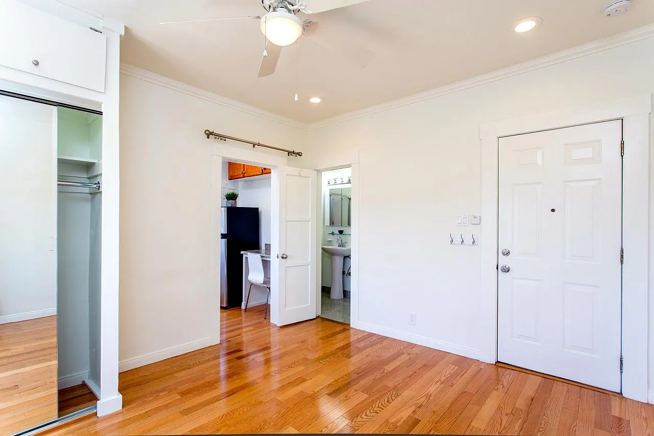 1650 Winona Blvd — Photo 3