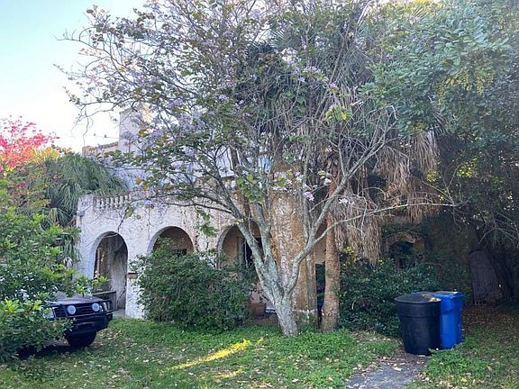 2nd image of 636 Sunset Dr S