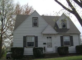 112 Middle Rd, Muscatine, IA 52761