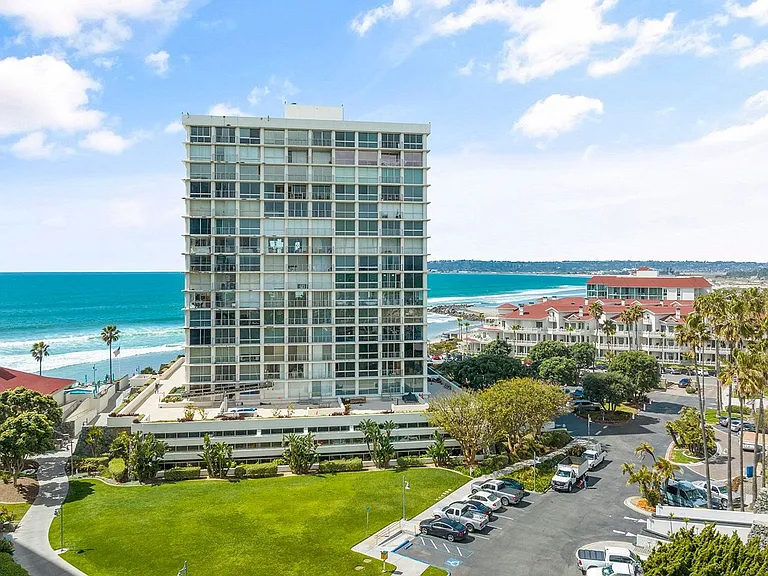 1720 Avenida Del Mundo #102 — Photo 44