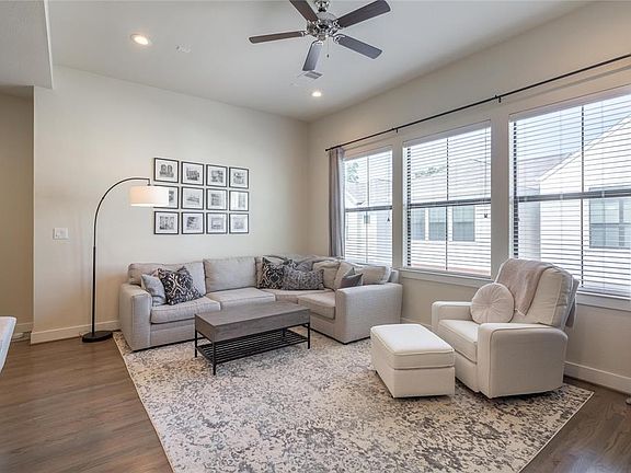 3rd image of 3912 Tulane Oak Dr