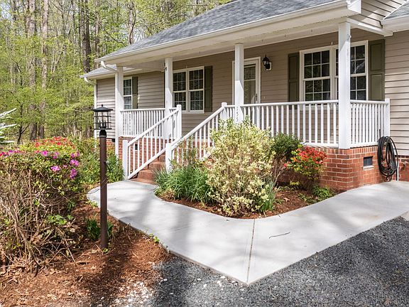 3rd image of 1551 Dogwood Dr