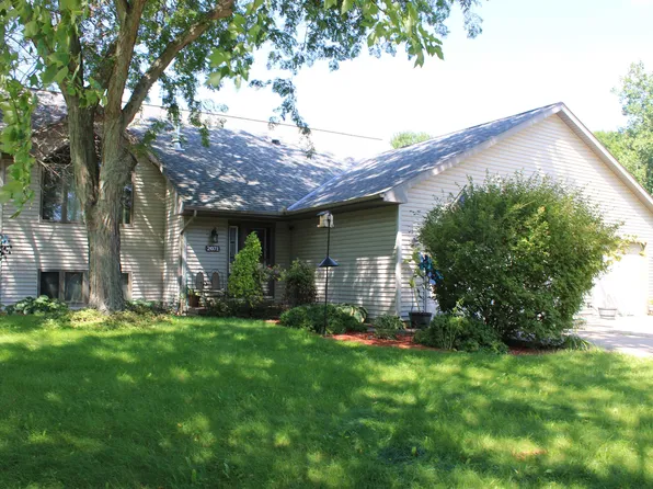 2071 Yahara Dr, Stoughton, WI 53589