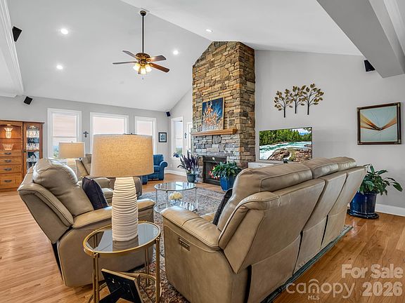 4th image of 71 Carriage Highlands Ct