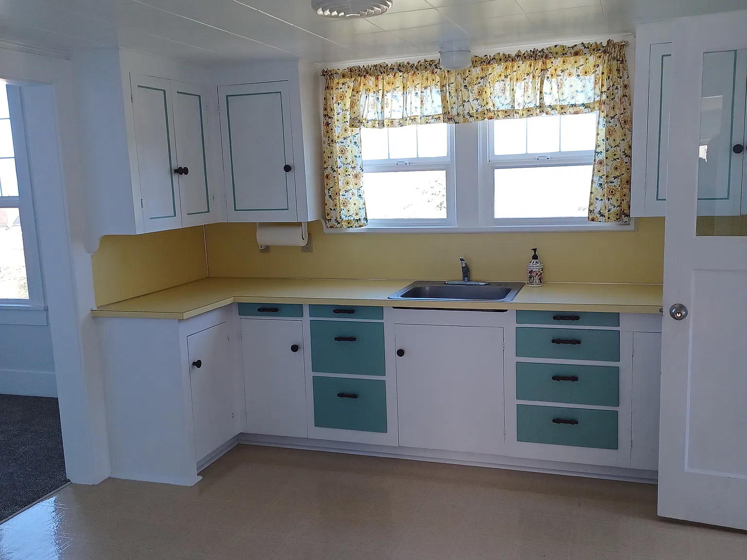 1 bed, 470 sqft, $1,200 — Photo 4