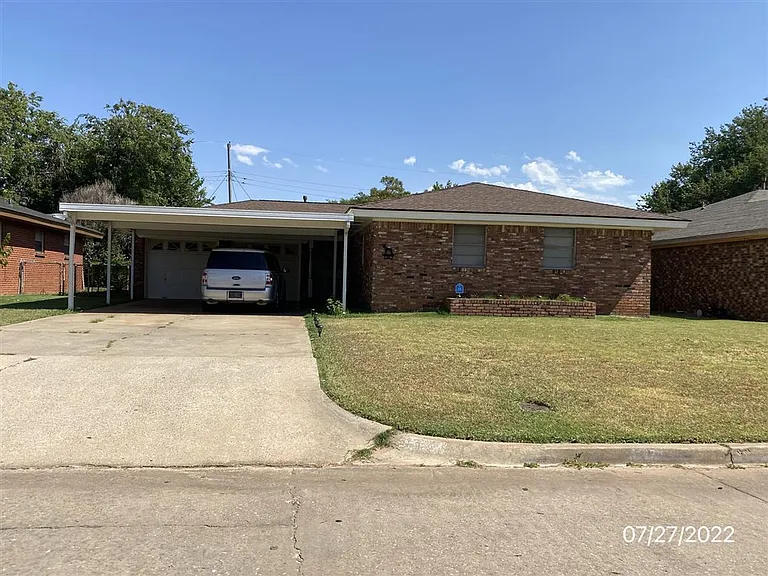 1317 SW 68th St — Photo 1