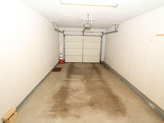 3rd image of 361 Meadowbrook Ave Unit 1