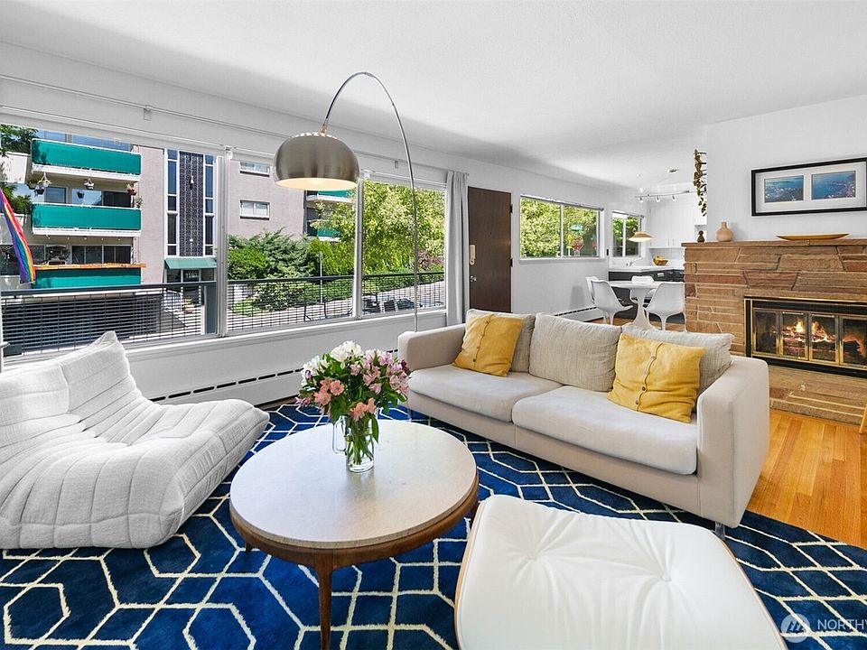 Living Room (chimney not functional)