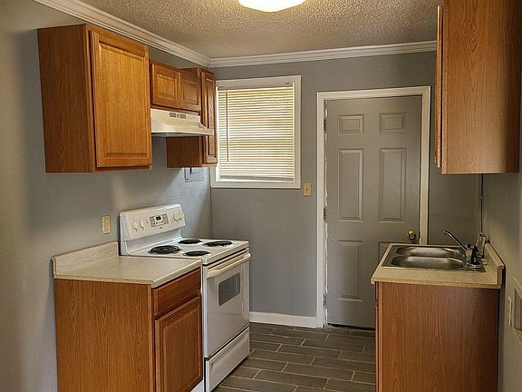 4th image of 1598 Marigold Ave