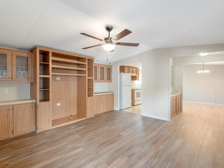 1961 Quality Blvd #12 — Photo 3