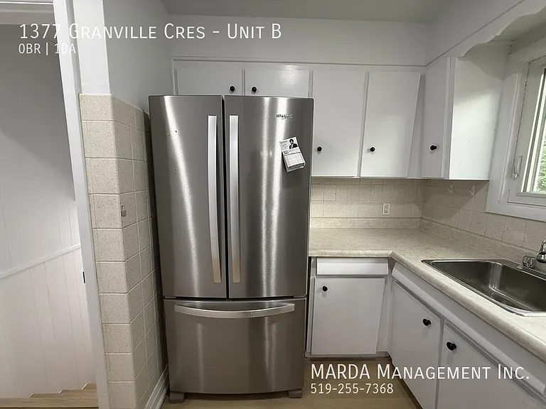 1377 Granville Cres #B — Photo 3