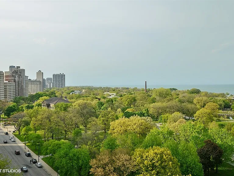1850 N Clark St #2405 — Photo 3