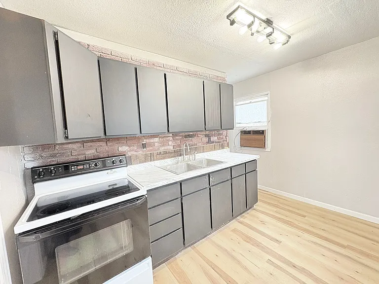 1525 Reswick Dr — Photo 12