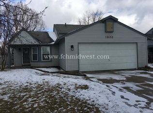 1833 Hidden River Dr, Fort Wayne, IN 46825