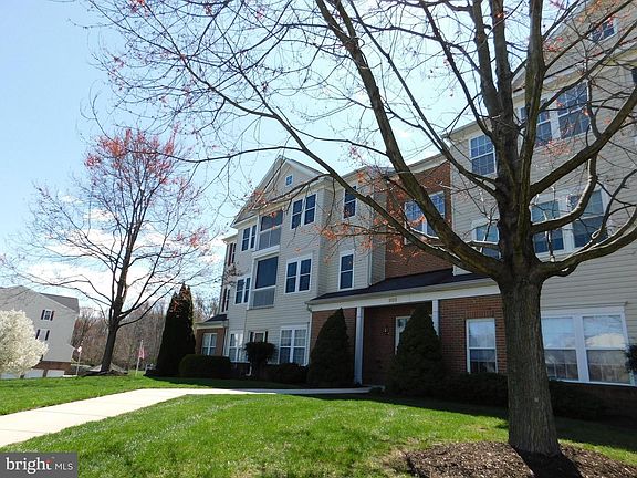 2nd image of 303J Willrich Cir #303J