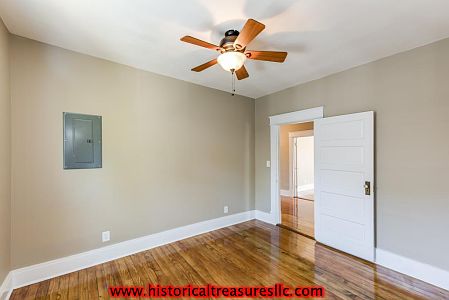 4th image of 900 Madison St
