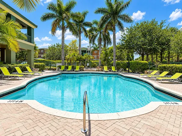 Club Mira Lago Apartments