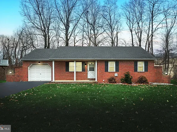 313 Larkin Dr, Red Lion, PA 17356