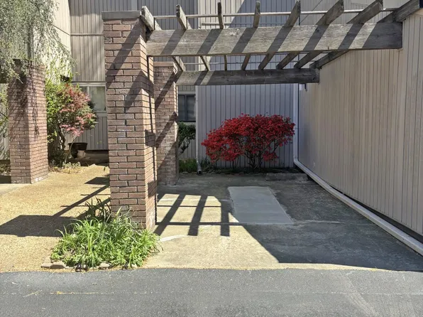 826 Thistledown Dr #1202, Memphis, TN 38117