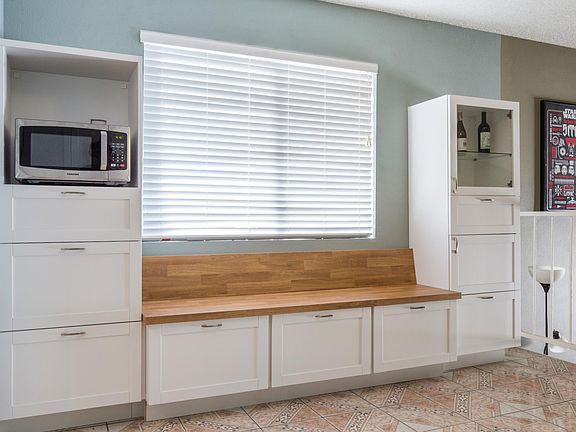 5th image of 9555 Woodman Ave APT 14