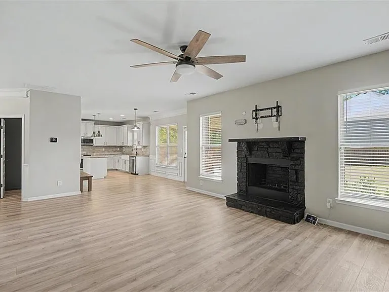 8757 Danley Dr — Photo 10