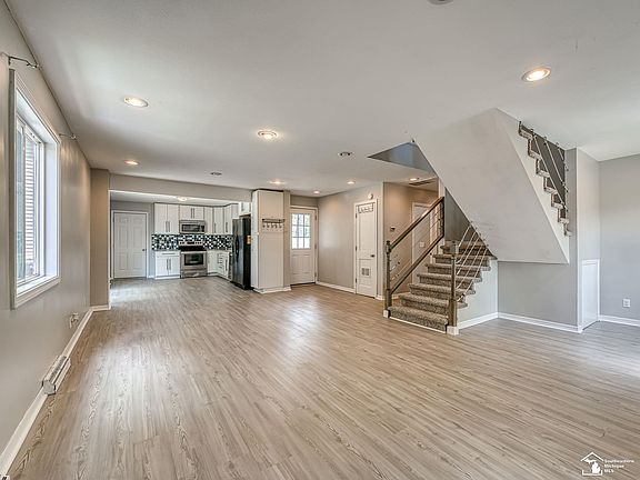 5th image of 3881 E Stein Rd